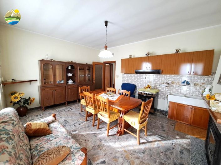 Image No.11-3 Bed Property for sale