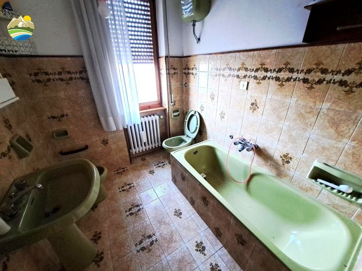 Image No.13-3 Bed Property for sale