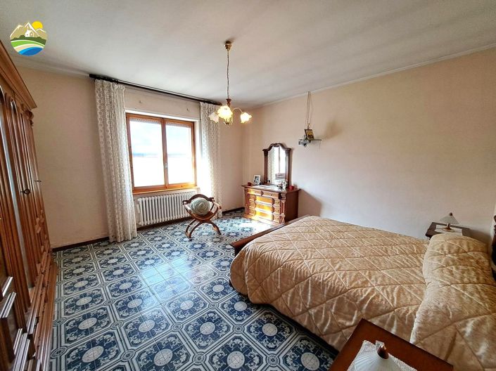 Image No.15-3 Bed Property for sale