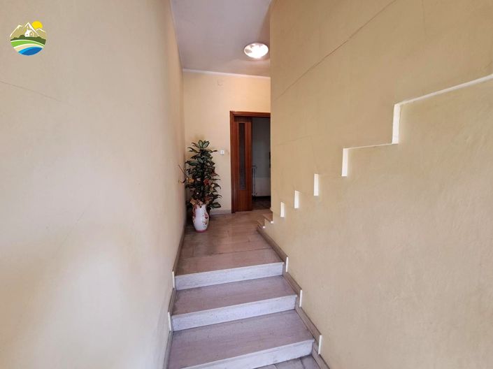 Image No.7-3 Bed Property for sale