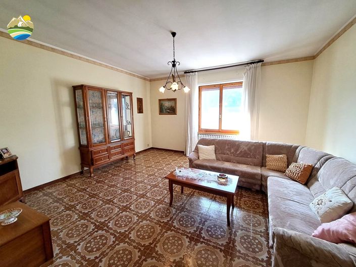 Image No.8-3 Bed Property for sale