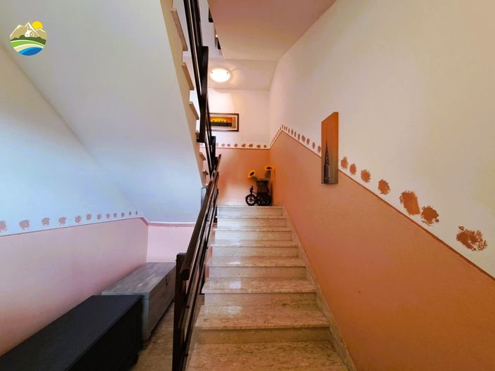 Image No.12-5 Bed Villa for sale