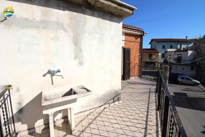 Image No.10-2 Bed Townhouse for sale