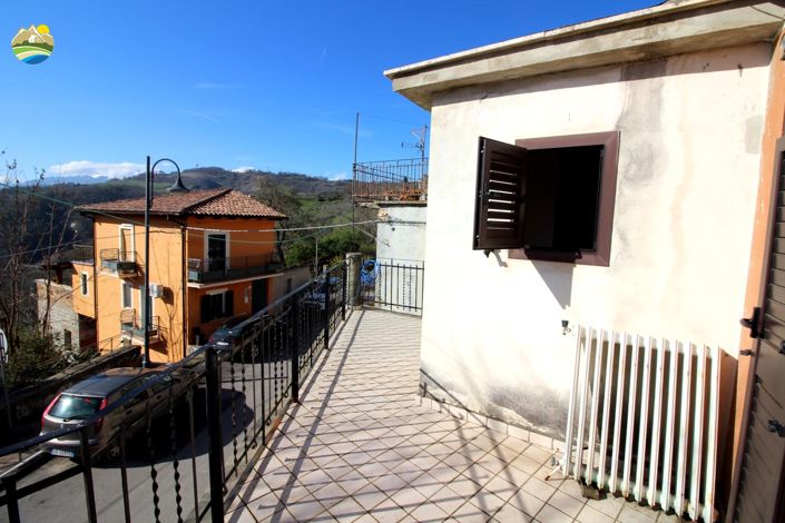 Image No.11-2 Bed Townhouse for sale