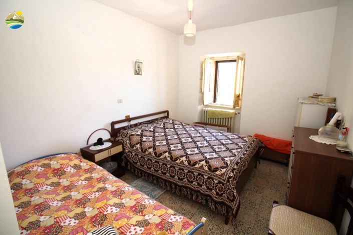 Image No.13-2 Bed Townhouse for sale