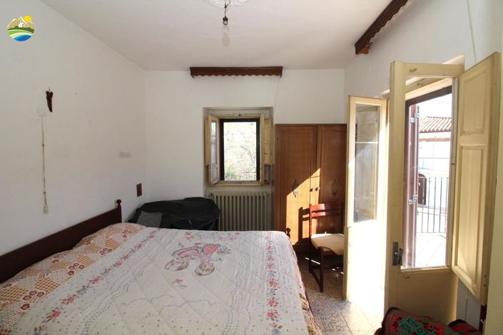 Image No.16-2 Bed Townhouse for sale