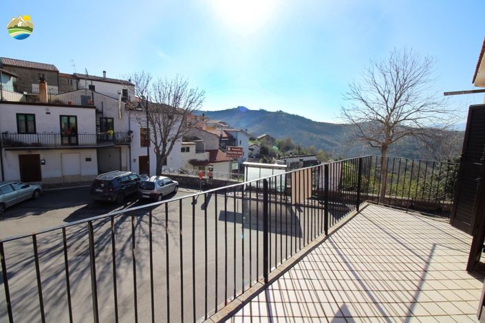 Image No.20-2 Bed Townhouse for sale