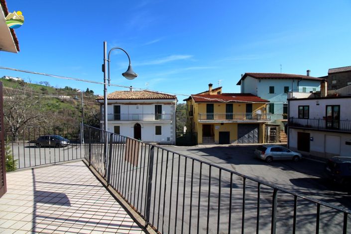 Image No.21-2 Bed Townhouse for sale