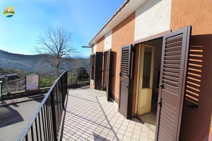 Image No.24-2 Bed Townhouse for sale