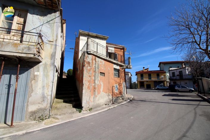 Image No.27-2 Bed Townhouse for sale