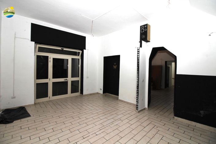 Image No.29-2 Bed Townhouse for sale