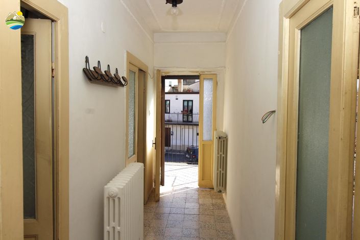 Image No.6-2 Bed Townhouse for sale