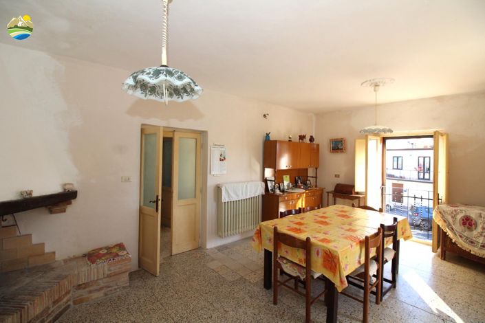 Image No.8-2 Bed Townhouse for sale