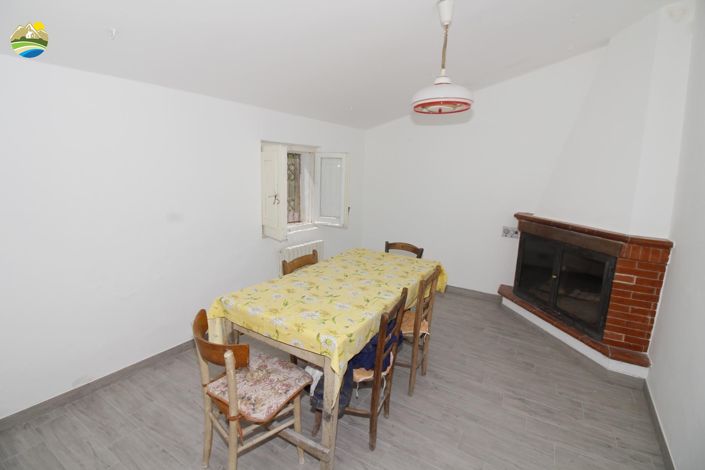 Image No.11-3 Bed Country House for sale