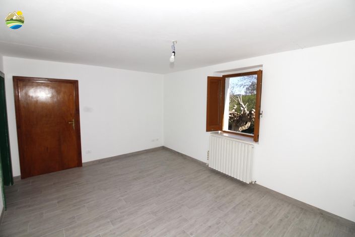 Image No.13-3 Bed Country House for sale