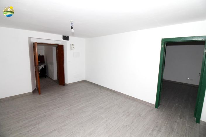 Image No.14-3 Bed Country House for sale