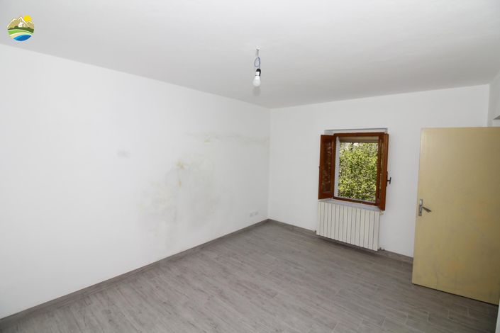 Image No.15-3 Bed Country House for sale