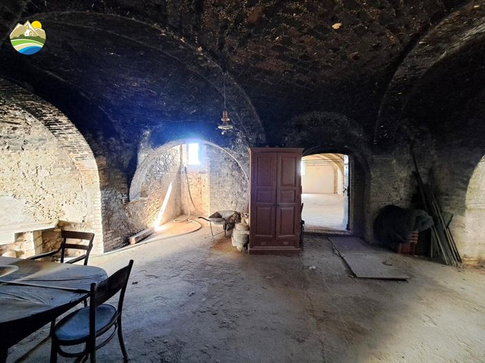 Image No.16-6 Bed Townhouse for sale