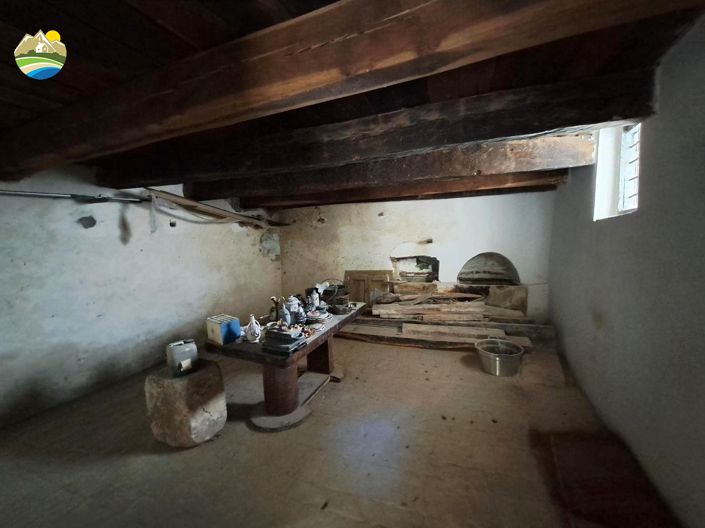 Image No.17-6 Bed Townhouse for sale