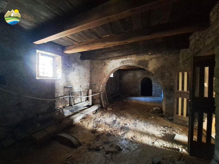 Image No.18-6 Bed Townhouse for sale