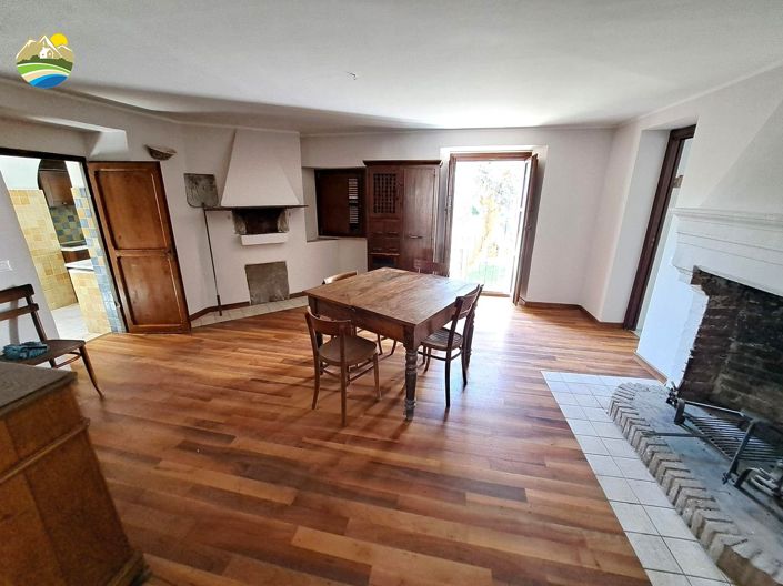 Image No.2-6 Bed Townhouse for sale