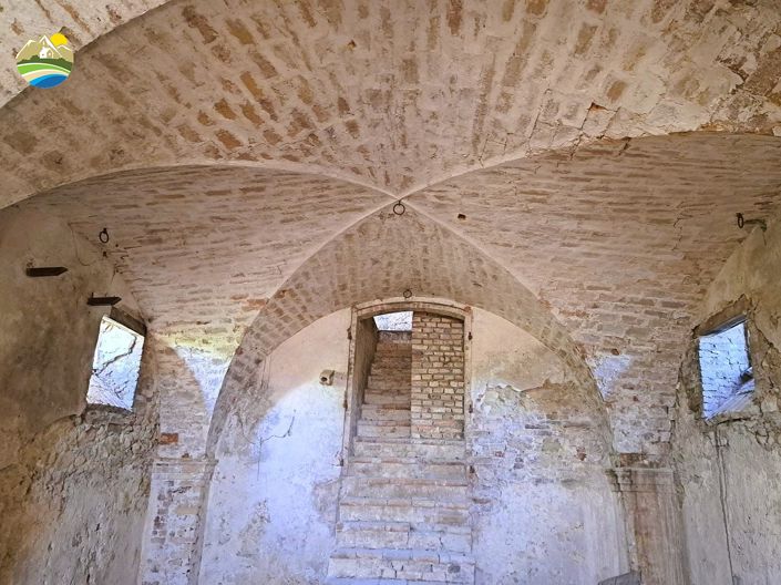 Image No.26-6 Bed Townhouse for sale