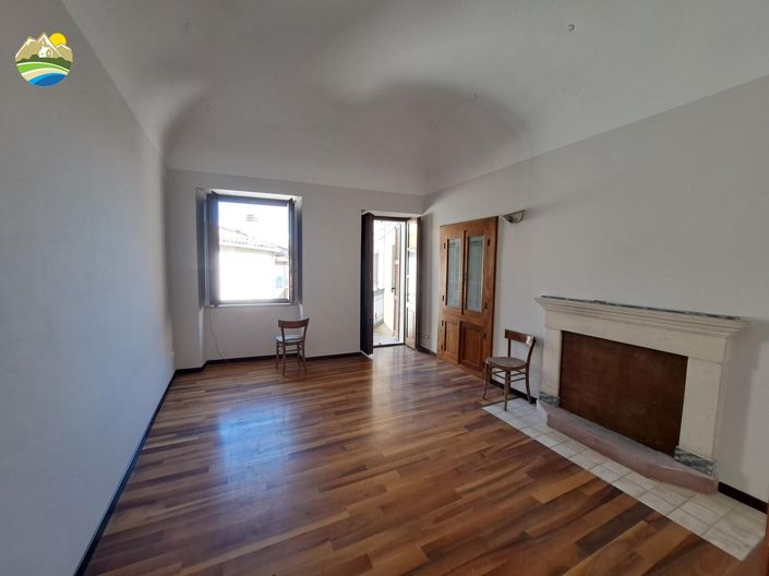 Image No.28-6 Bed Townhouse for sale