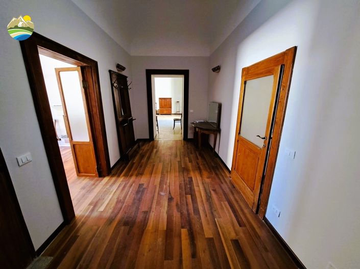 Image No.30-6 Bed Townhouse for sale