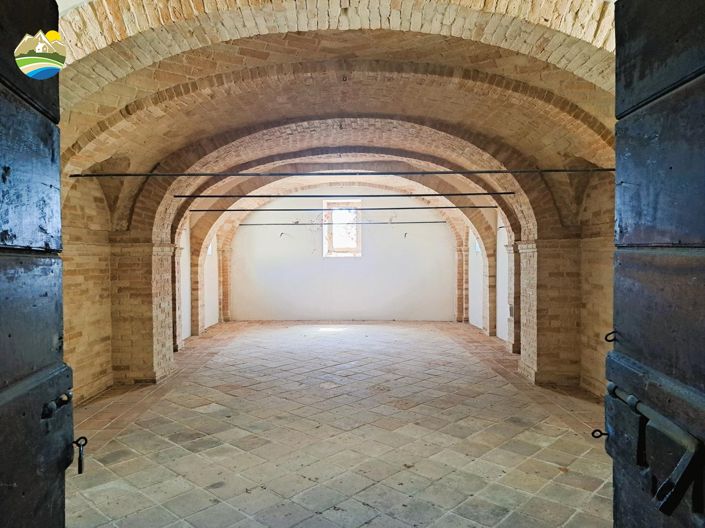 Image No.4-6 Bed Townhouse for sale