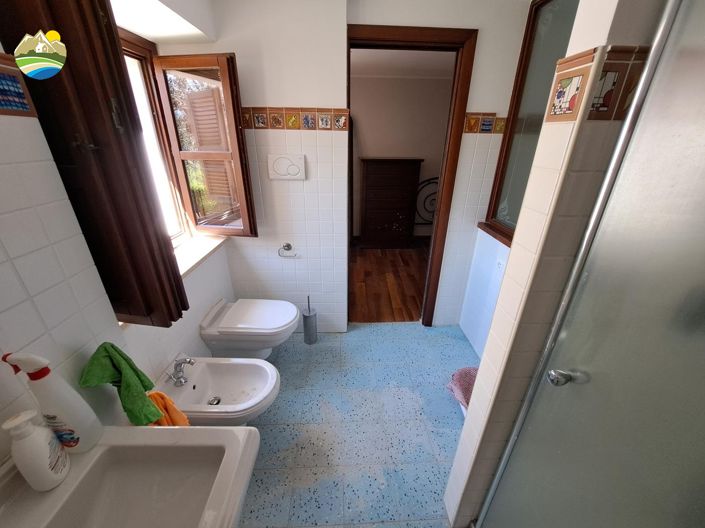 Image No.40-6 Bed Townhouse for sale