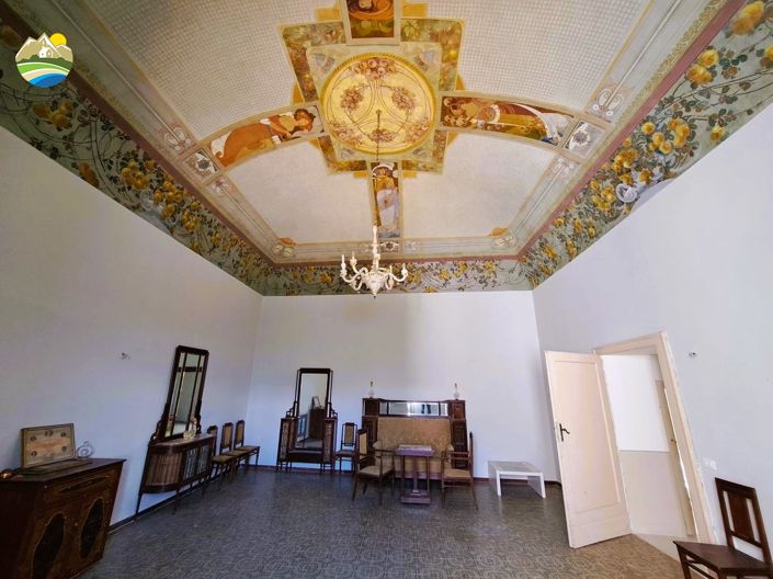 Image No.44-6 Bed Townhouse for sale