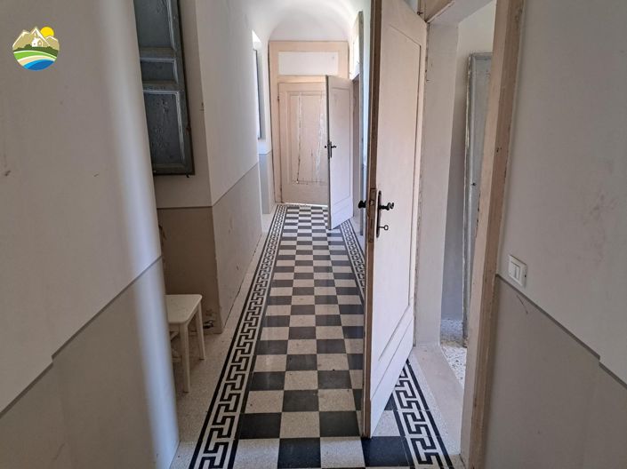 Image No.46-6 Bed Townhouse for sale