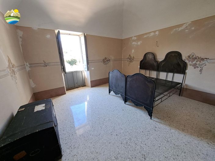 Image No.48-6 Bed Townhouse for sale