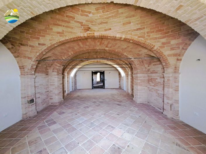 Image No.5-6 Bed Townhouse for sale