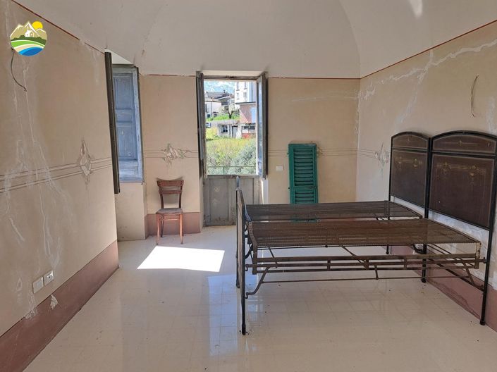 Image No.50-6 Bed Townhouse for sale