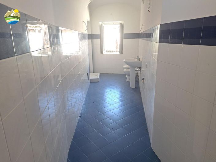 Image No.51-6 Bed Townhouse for sale