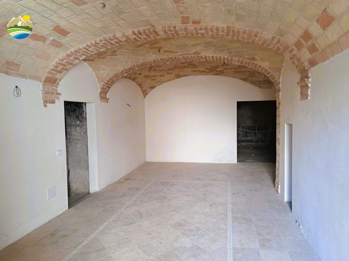 Image No.6-6 Bed Townhouse for sale