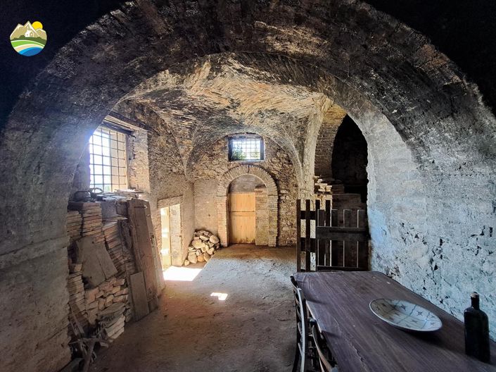 Image No.9-6 Bed Townhouse for sale