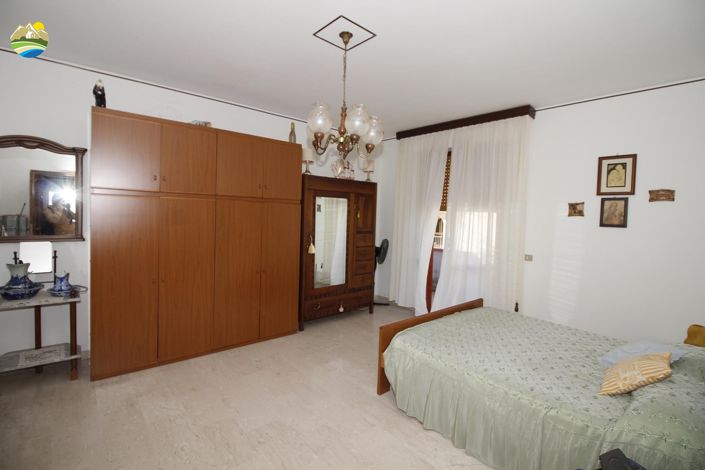 Image No.17-2 Bed Country House for sale