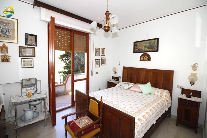 Image No.19-2 Bed Country House for sale
