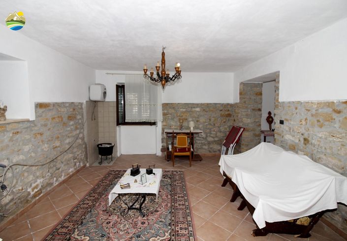 Image No.2-2 Bed Country House for sale