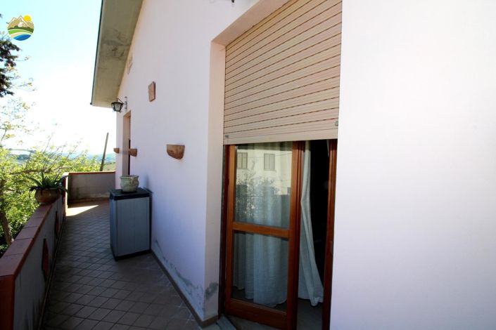 Image No.20-2 Bed Country House for sale