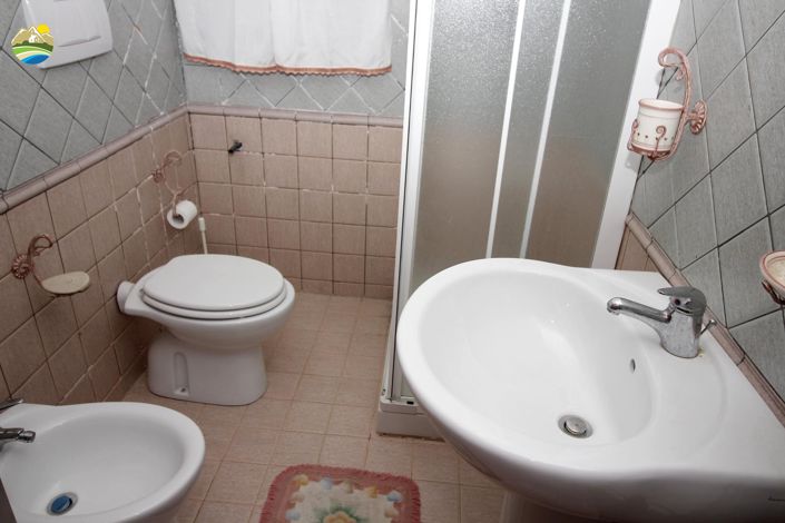 Image No.27-2 Bed Country House for sale