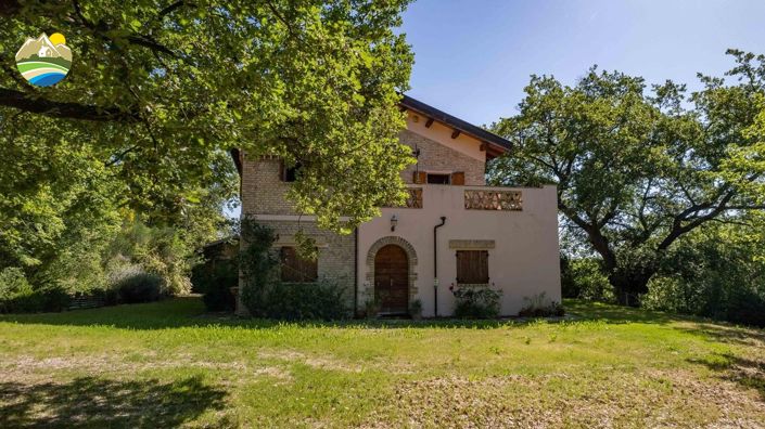 Image No.20-3 Bed Country House for sale