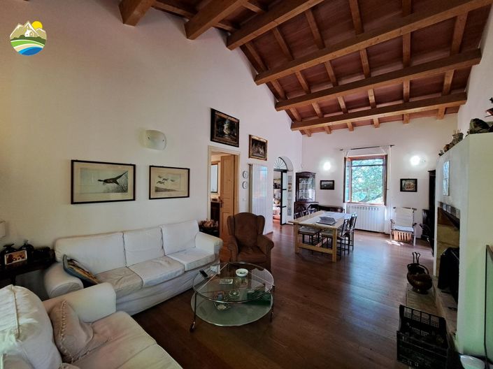 Image No.26-3 Bed Country House for sale