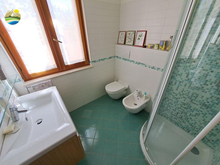 Image No.37-3 Bed Country House for sale