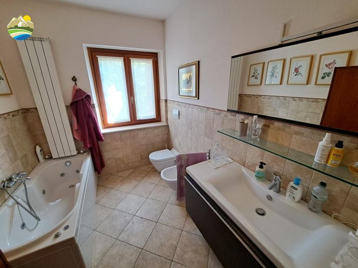 Image No.39-3 Bed Country House for sale