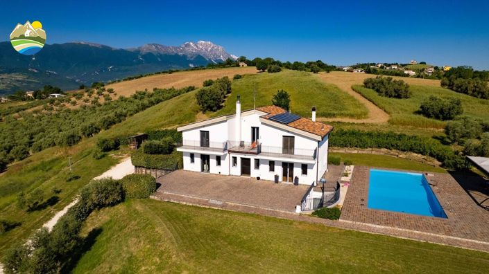 Image No.2-Villa de 4 chambres à vendre à Penne