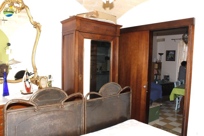 Image No.15-2 Bed Property for sale