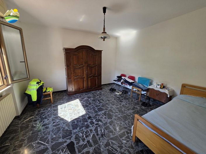 Image No.17-5 Bed Country House for sale